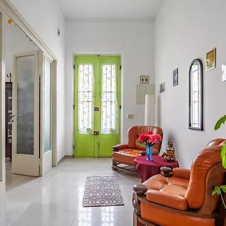 דירה Guesthost - Roomy House With Private Courtyard! וירג'יו