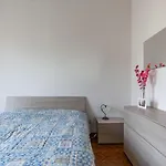 Guesthost - Roomy House With Private Courtyard! Apartment *