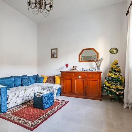 Roomy House With Private Courtyard! Appartamento Viareggio