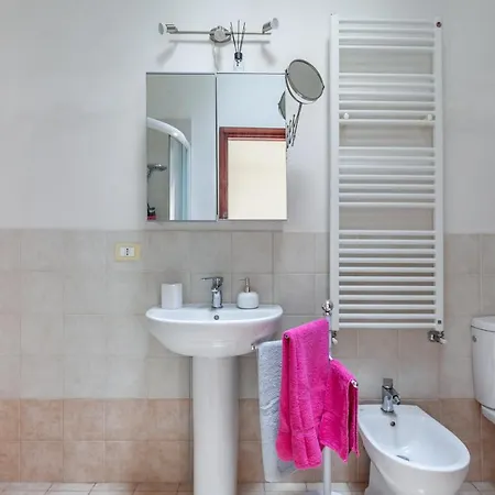 Roomy House With Private Courtyard!