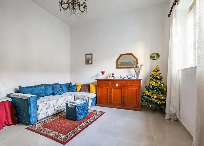 Guesthost - Roomy House With Private Courtyard! アパート ヴィアレッジョ