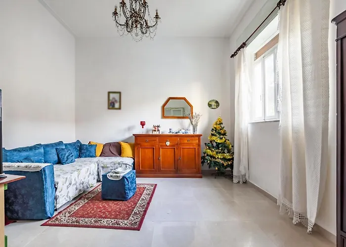 Guesthost - Roomy House With Private Courtyard! アパート ヴィアレッジョ