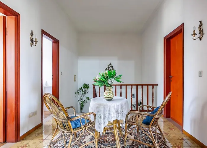 アパート Guesthost - Roomy House With Private Courtyard! ヴィアレッジョ