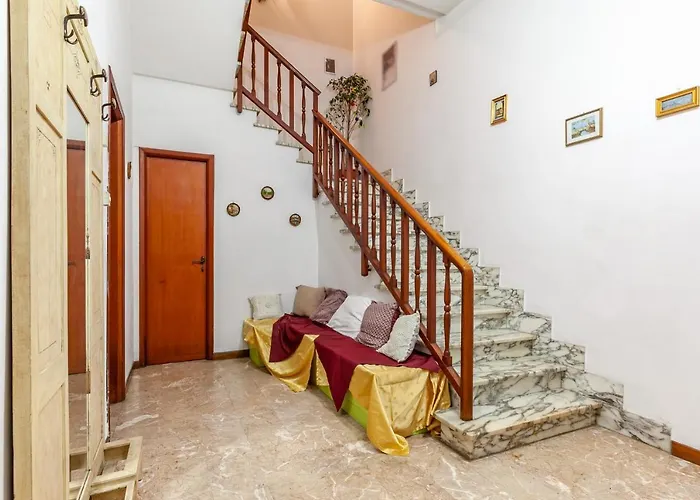 Guesthost - Roomy House With Private Courtyard! Апартаменти В'яреджо