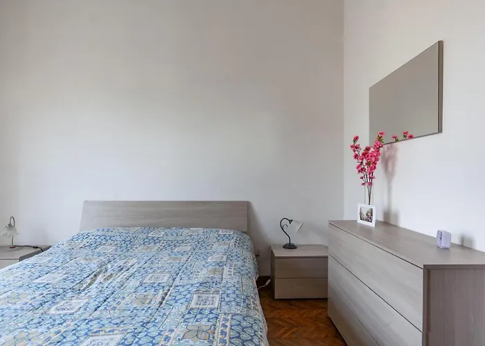 Guesthost - Roomy House With Private Courtyard! Apartment *