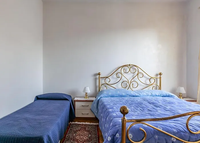 Guesthost - Roomy House With Private Courtyard! Viareggio