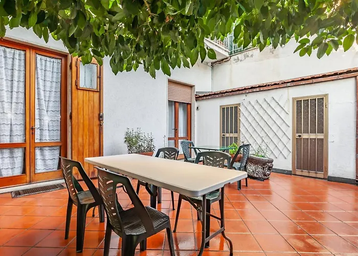 شقة Guesthost - Roomy House With Private Courtyard! فياريجيو